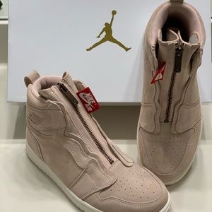 ❗️SOLD❗️Women’s Air Jordan 1 size 9